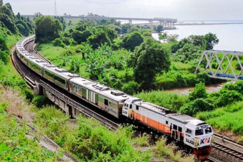 KAI Pastikan Operasional Kereta Api Tetap Berjalan Aman di Tengah Pemantauan Aktivitas Gunung Anak Krakatau