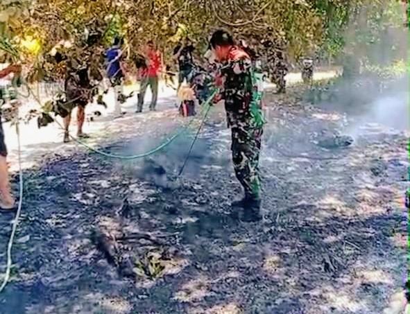 Kebakaran Lahan Kembali Terjadi di Kolaka, Berbekal Peralatan Manual Aparat dan Warga Padamkan Api
