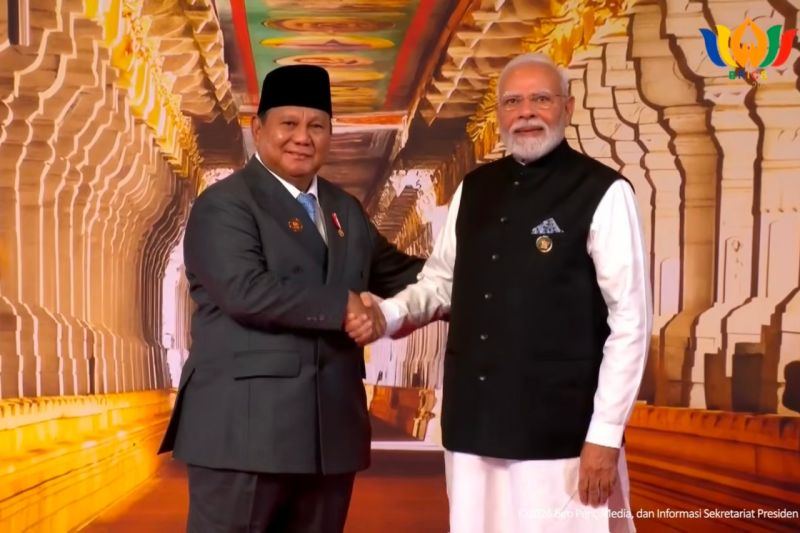 Prabowo disambut PM Modi saat tiba di KTT ke-18 BRICS