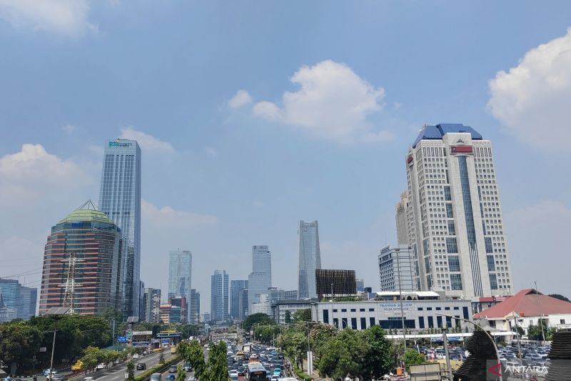 Senin, sebagian besar DKI bakal cerah berawan pada siang dan sore hari
