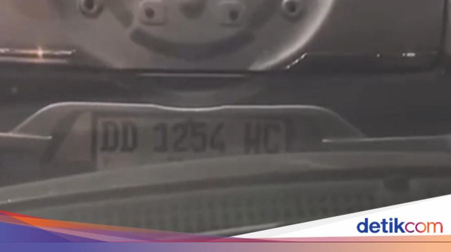 Mobil Isi Pertalite Pakai Jeriken di SPBU Andalas Makassar Saat Antrean Mengular ke Jalan