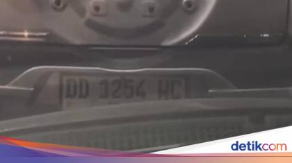 Mobil Isi Pertalite Pakai Jeriken di SPBU Andalas Makassar Saat Antrean Mengular ke Jalan