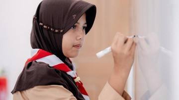 Kisah Zaahira, dari Rumah Kayu Menuju Mimpi di Sekolah Rakyat