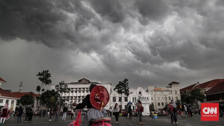 Waspada Hujan Lebat Senin Ini, Simak Daftar Wilayahnya
