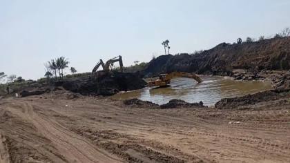 3 Ekskavator Keruk Pasir Dekat Pantai Galesong, DPMPTSP Sebut Belum Masuk Data Perizinan