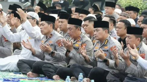 Ikhtiar Hadapi Musim Kemarau dan Ancaman Karhutla, Polda Sumsel Gelar Sholat Istisqo