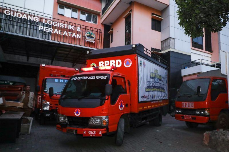 Pemprov Jateng kirim bantuan sandang pangan untuk korban gempa NTT