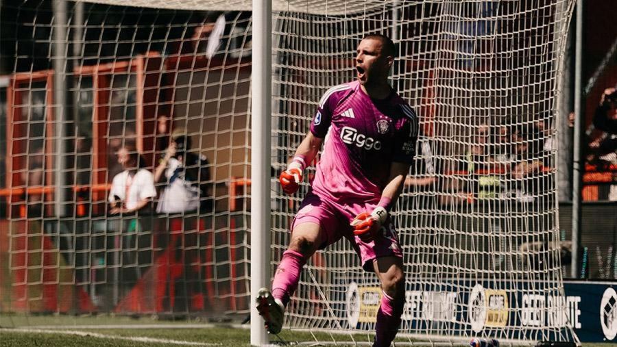 Jadi Cadangan Ter Stegen, Dedikasi Maarten Paes Dipuji Cruyff