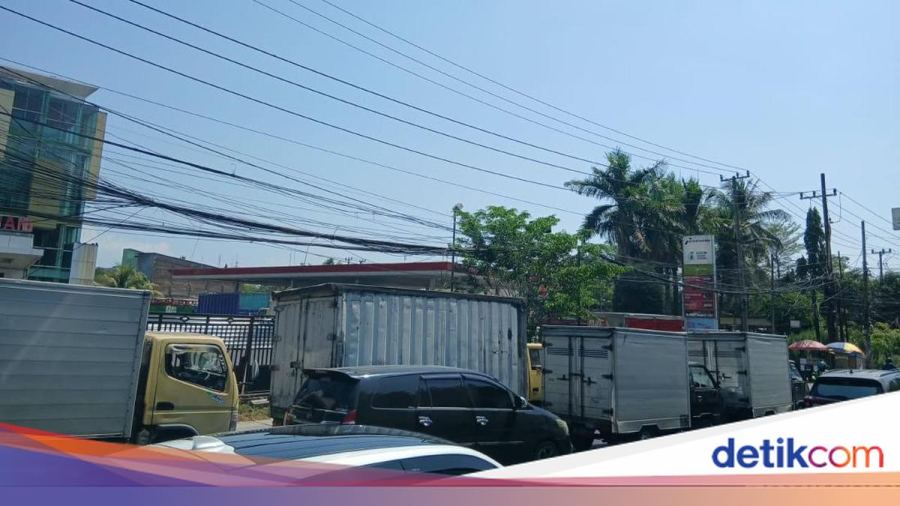 Sopir Truk Keluhkan Antrean Solar di SPBU Urip Makassar Ganggu Pekerjaan
