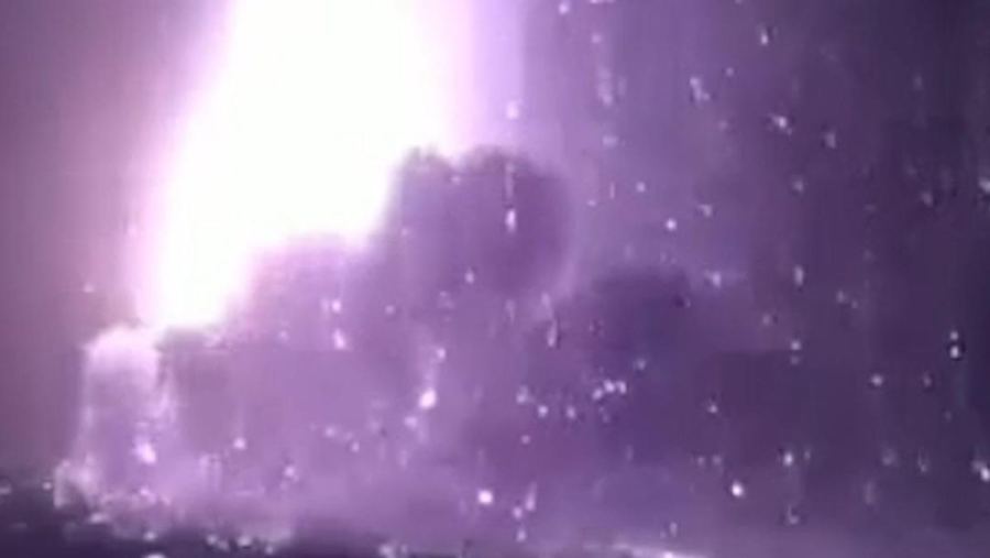 Detik-detik Erupsi Gunung Anak Krakatau, Semburkan Lava Air Mancur