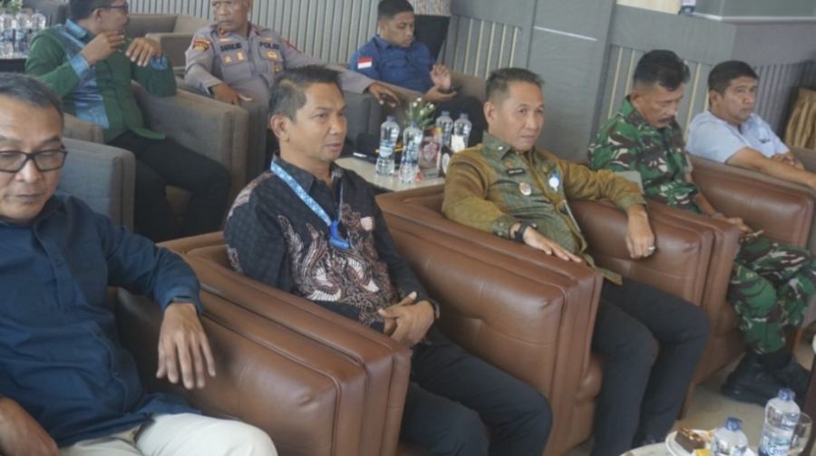 Pelabuhan Kendari Gerbang Pemuatan Ore Nikel , Sekda Ingatkan Tetap Jaga Lingkungan dan Ketentuan