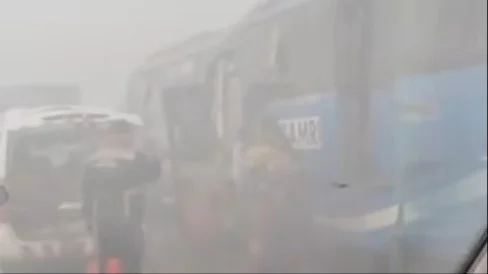 Jarak Pandang Terbatas Akibat Kabut Asap Karhutla, 3 Kendaraan Terlibat Kecelakaan Beruntun di Tol Palindra