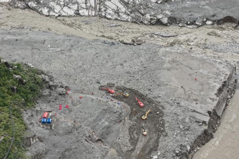 Jalan ke pelabuhan terdampak longsor di Xizang dapat dilalui kembali