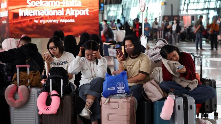 Abu Erupsi Anak Krakatau Merembet, Ekonomi RI Ikut Terpapar?
